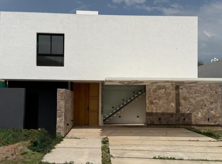 Casa · 218m² · 4 Ambientes · 2 Cocheras