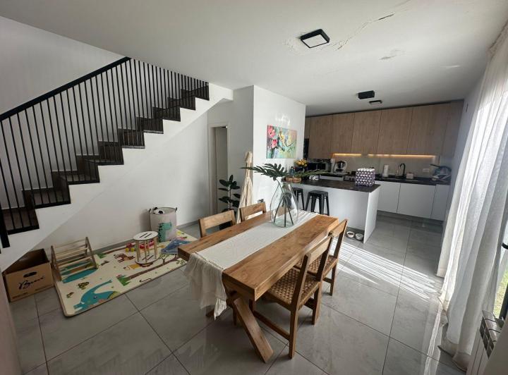 Casa · 90m² · 6 Ambientes · 2 Cocheras