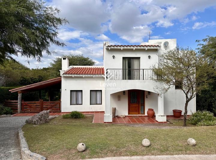 Casa · 359m² · 8 Ambientes · 2 Cocheras