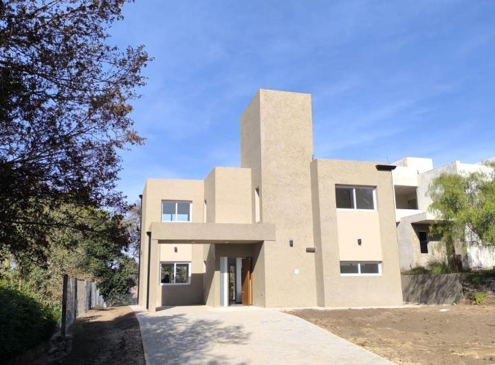 Casa · 161m² · 6 Ambientes · 2 Cocheras