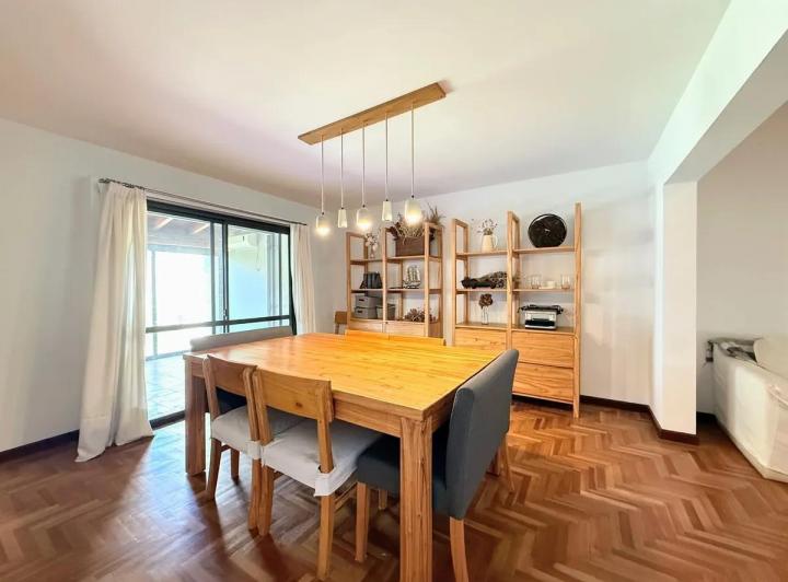 Casa · 280m² · 10 Ambientes · 2 Cocheras