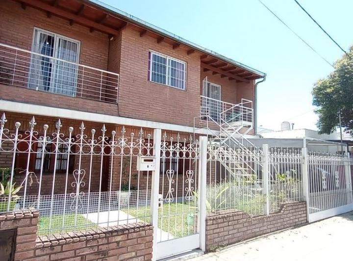 Casa · 225m² · 4 Dormitorios · 1 Cochera