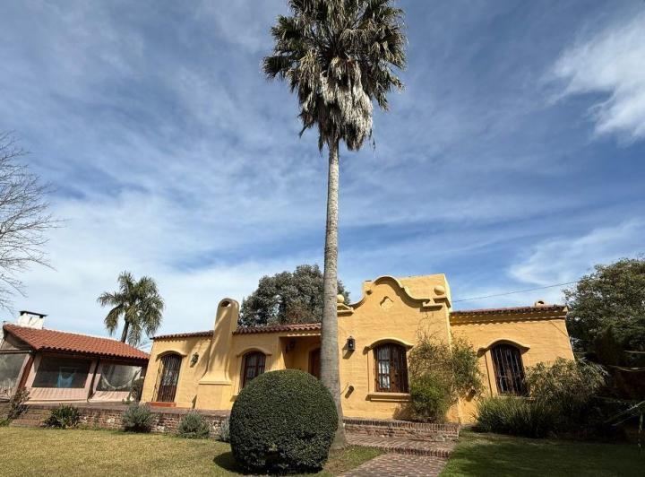 Casa · 180m² · 10 Ambientes · 2 Cocheras