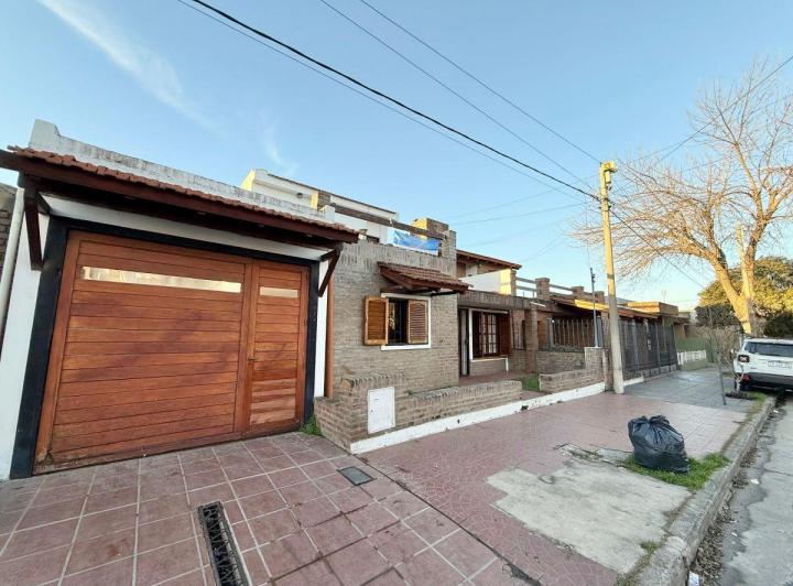 Casa · 147m² · 4 Ambientes · 2 Cocheras
