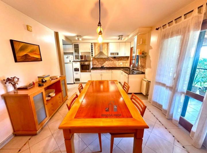 Casa · 291m² · 9 Ambientes · 2 Cocheras
