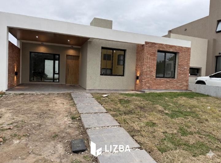 Casa · 149m² · 8 Ambientes · 1 Cochera