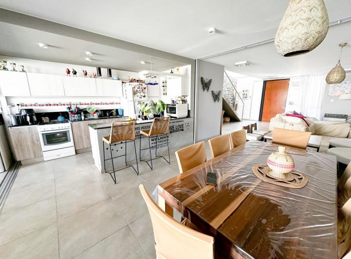 Casa · 180m² · 5 Ambientes · 1 Cochera