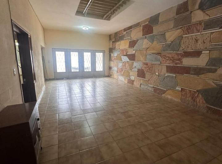 Casa · 230m² · 5 Ambientes · 2 Cocheras