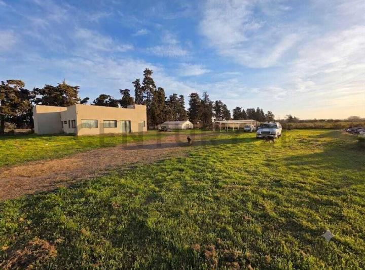 Casa · 160m² · 9 Ambientes · 3 Cocheras