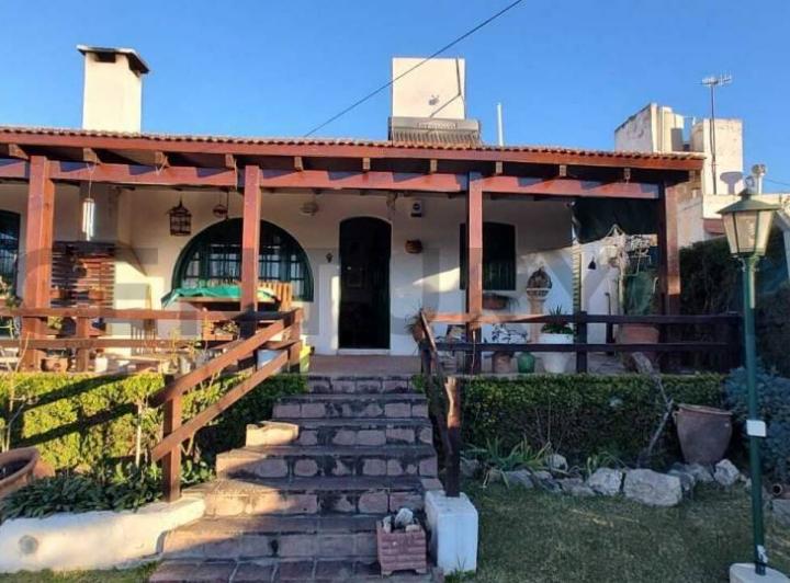 Casa · 271m² · 3 Ambientes · 2 Cocheras