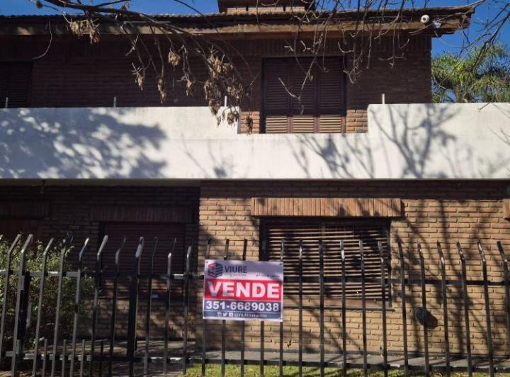 Casa · 192m² · 6 Ambientes · 1 Cochera