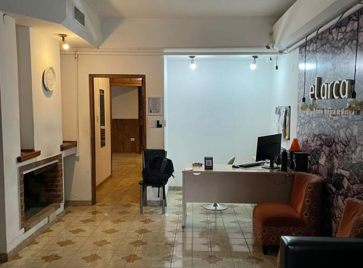 Casa · 416m² · 8 Dormitorios · 1 Cochera