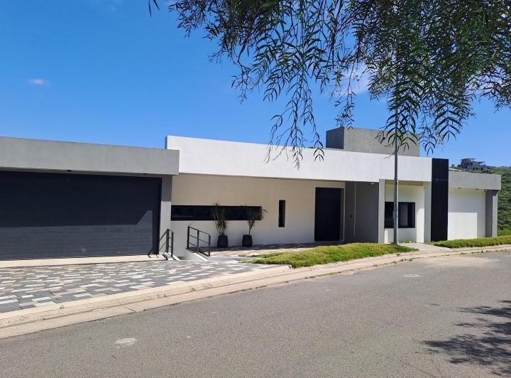 Casa · 573m² · 5 Ambientes · 2 Cocheras