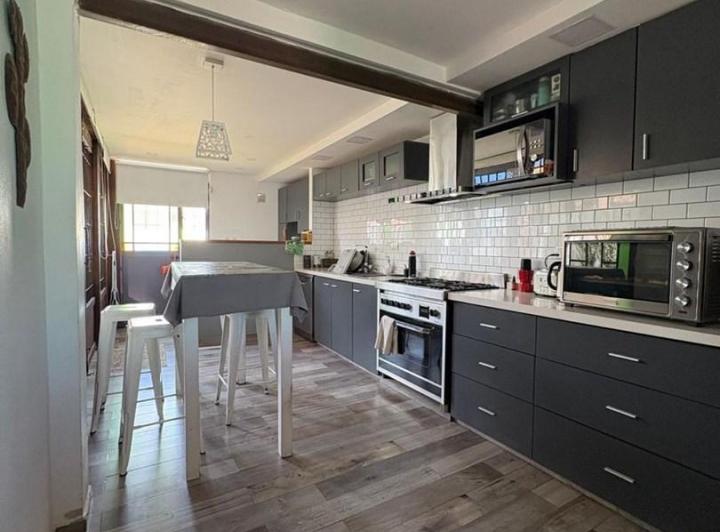 Casa · 180m² · 5 Ambientes · 2 Cocheras