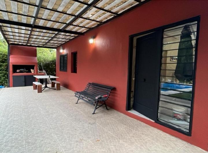 Casa · 180m² · 5 Ambientes · 4 Cocheras