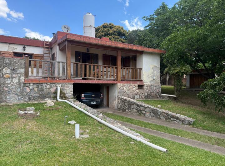 Casa · 996m² · 6 Ambientes · 1 Cochera