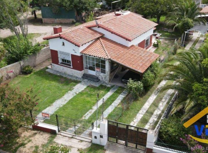 Casa · 229m² · 7 Ambientes · 2 Cocheras