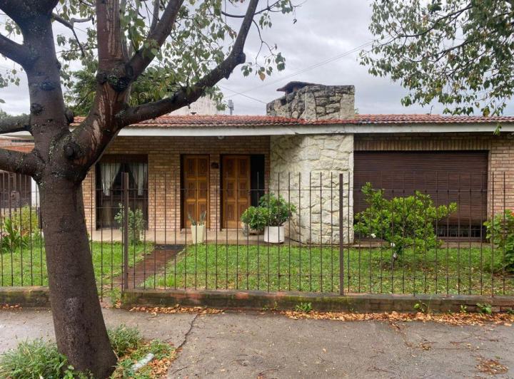 Casa · 170m² · 6 Ambientes · 1 Cochera