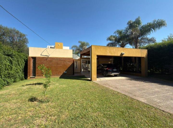 Casa · 270m² · 5 Ambientes · 2 Cocheras