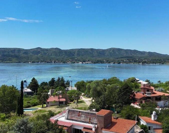 Casa · 400m² · 10 Ambientes · 1 Cochera