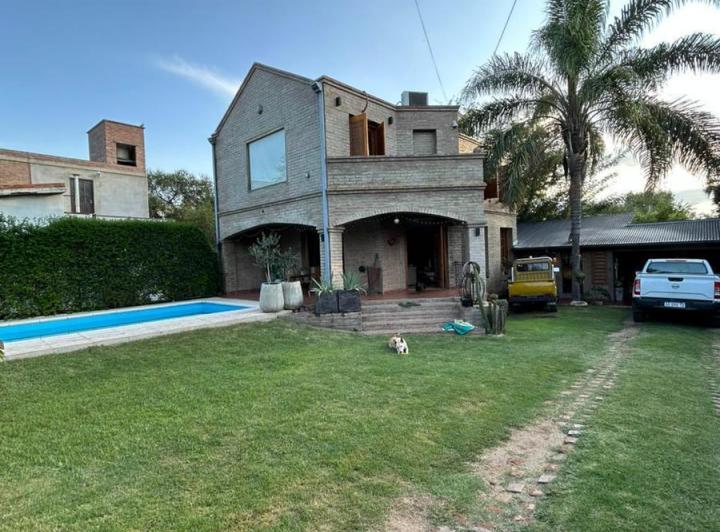 Casa · 200m² · 4 Ambientes · 3 Cocheras