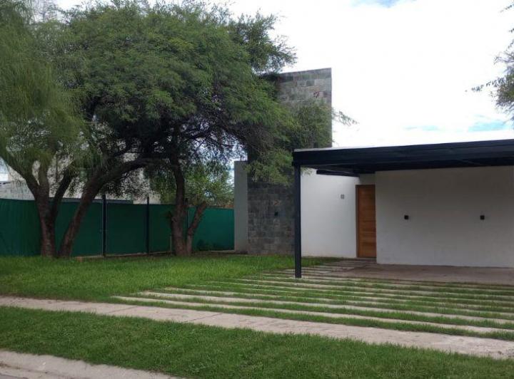 Casa · 150m² · 7 Ambientes · 2 Cocheras