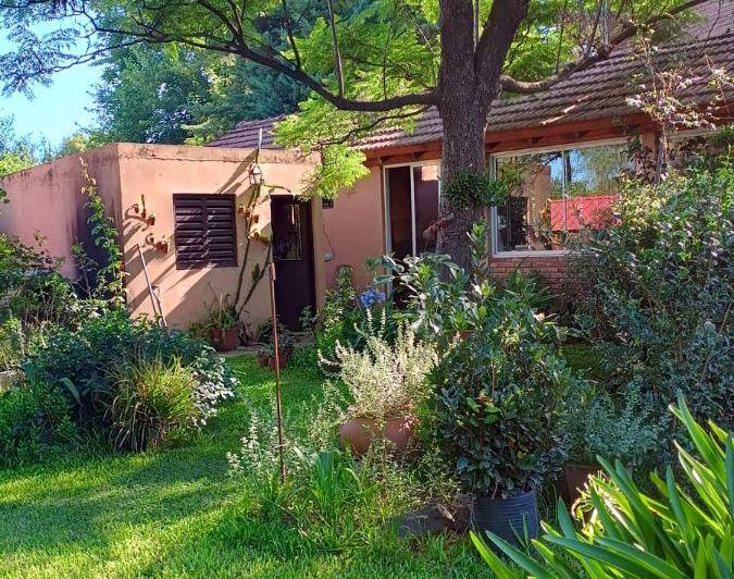 Casa · 300m² · 4 Ambientes · 2 Cocheras
