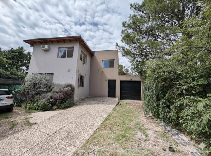 Casa · 171m² · 5 Ambientes · 1 Cochera