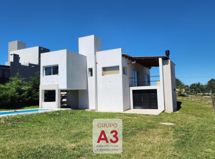 Casa · 104m² · 4 Ambientes · 1 Cochera