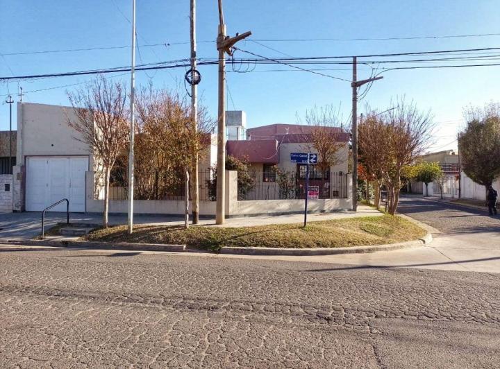 Casa · 260m² · 1 Ambiente · 1 Cochera