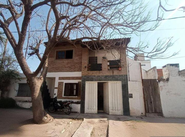 Casa · 209m² · 6 Ambientes · 1 Cochera