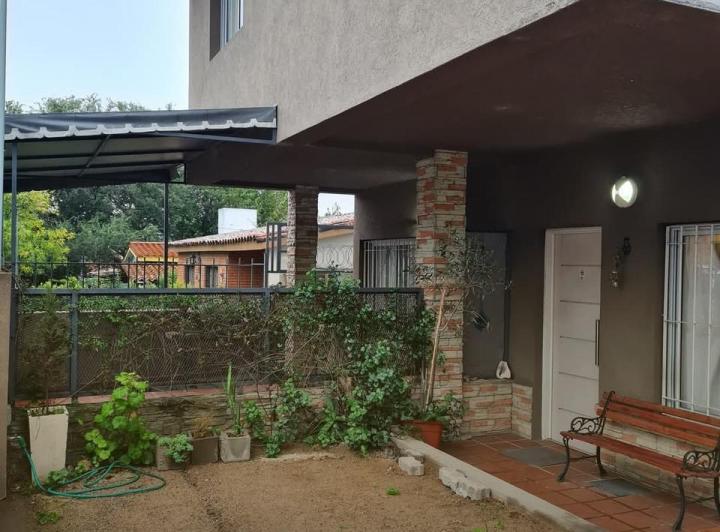 Casa · 450m² · 3 Ambientes · 2 Cocheras