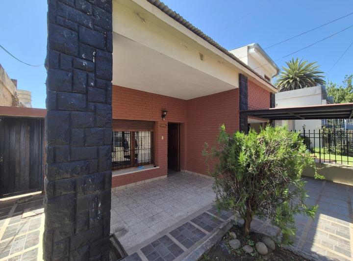 Casa · 377m² · 10 Ambientes · 2 Cocheras