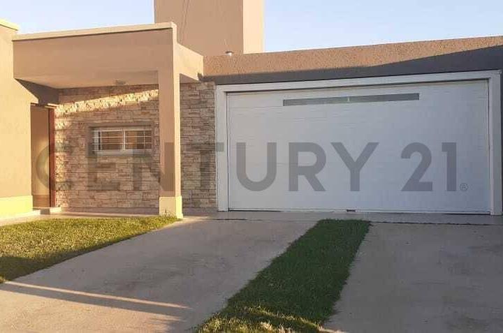 Casa · 130m² · 6 Ambientes · 2 Cocheras