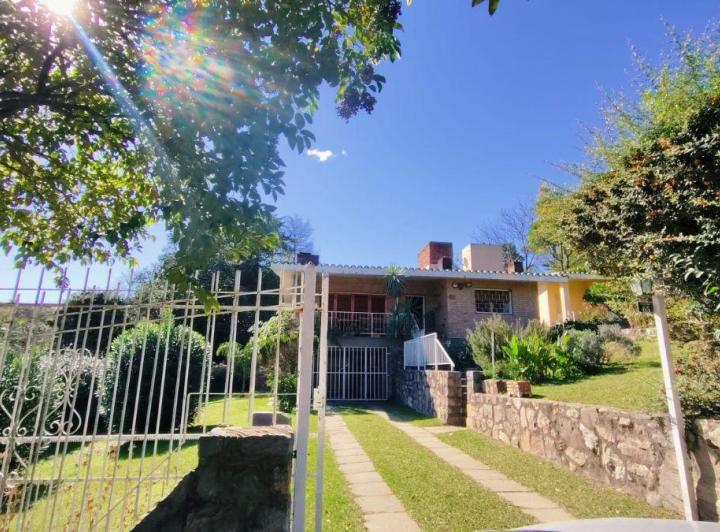 Casa · 163m² · 6 Ambientes · 1 Cochera