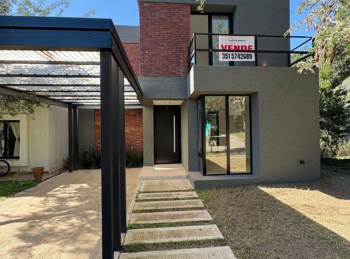 Casa · 136m² · 5 Ambientes · 1 Cochera