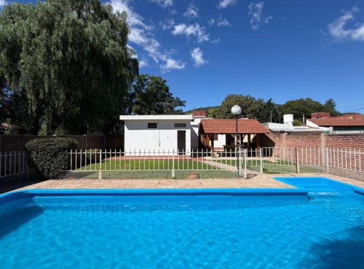 Casa · 219m² · 6 Ambientes · 2 Cocheras