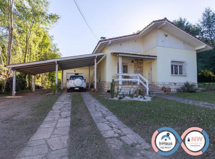 Casa · 1800m² · 4 Ambientes · 3 Cocheras