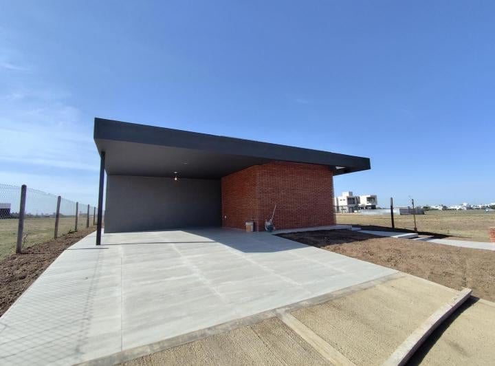 Casa · 180m² · 4 Ambientes · 2 Cocheras