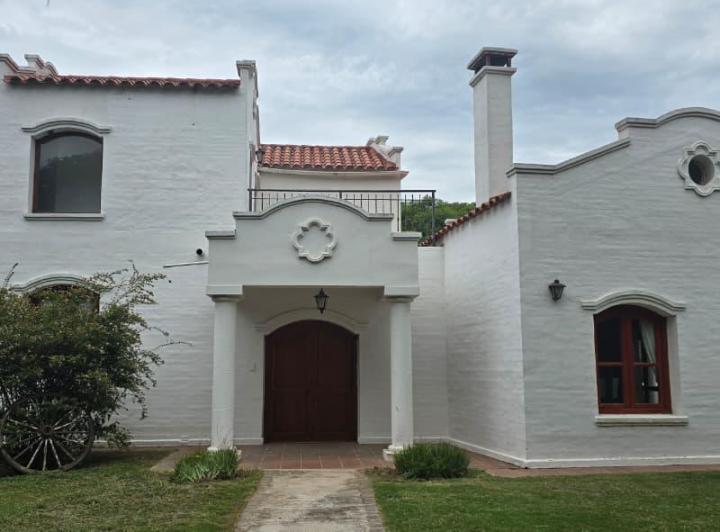 Casa · 467m² · 5 Dormitorios · 2 Cocheras