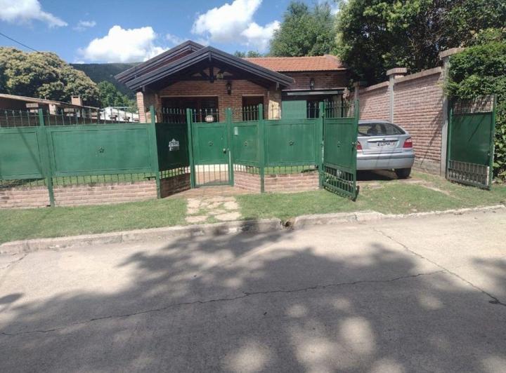 Casa · 160m² · 2 Ambientes · 1 Cochera