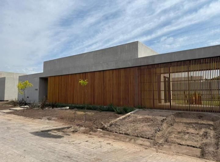 Casa · 210m² · 3 Ambientes · 2 Cocheras