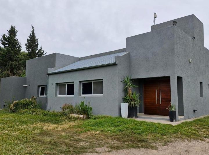 Casa · 240m² · 2 Ambientes