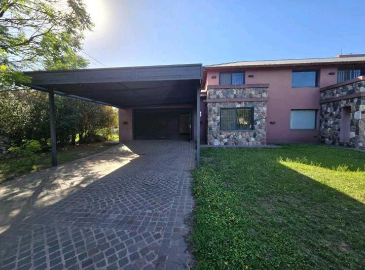 Casa · 480m² · 4 Dormitorios · 2 Cocheras