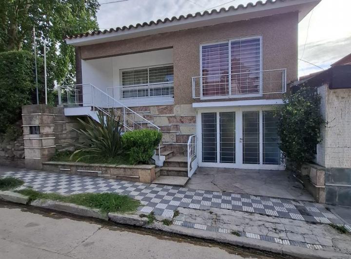Casa · 1m² · 2 Ambientes · 1 Cochera