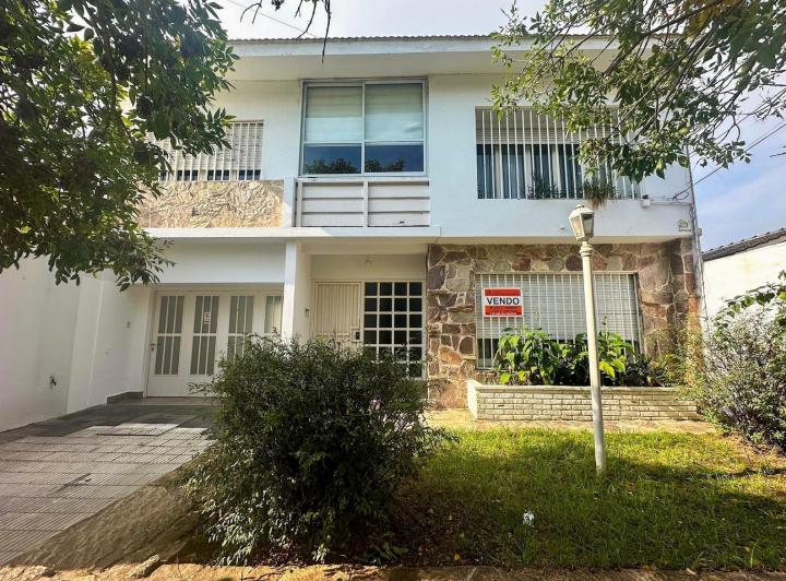 Casa · 319m² · 15 Ambientes · 1 Cochera