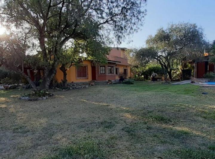 Casa · 310m² · 8 Ambientes · 4 Cocheras