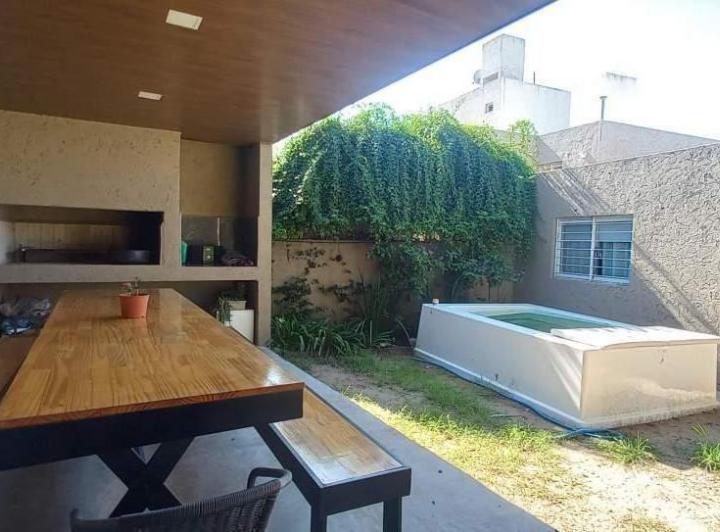 Casa · 180m² · 4 Ambientes · 2 Cocheras
