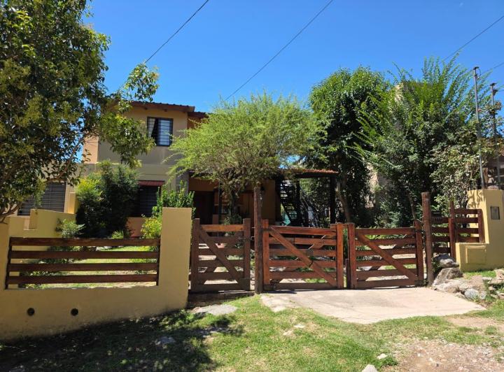 Casa · 171m² · 6 Ambientes · 1 Cochera