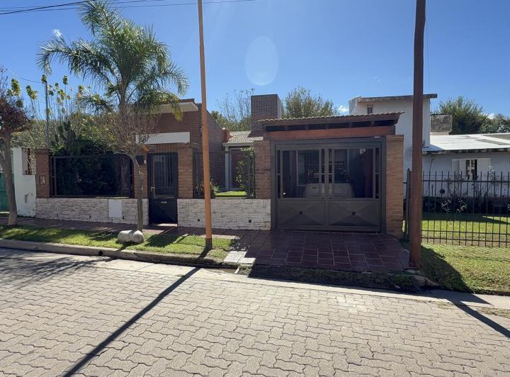 Casa · 215m² · 7 Ambientes · 1 Cochera